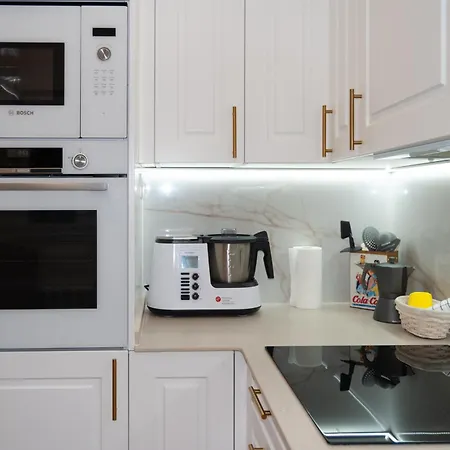 Av Costa One Apartment